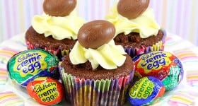 Cadbury Creme Egg Cupcakes | www.chocolatemoosey.com