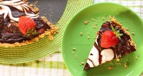 Strawberry Smores Tart | www.chocolatemoosey.com