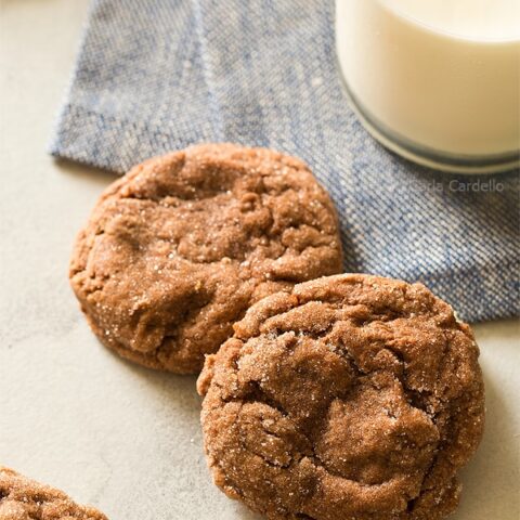 Are you Team Peanut Butter or Team Nutella? Now you can have the best of both worlds with these chocolate crinkle cookies made with Nutella and peanut butter!