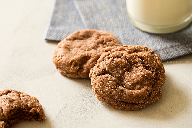 Are you Team Peanut Butter or Team Nutella? Now you can have the best of both worlds with these chocolate crinkle cookies made with Nutella and peanut butter! 