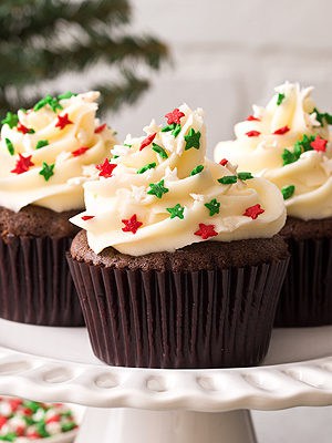 These small batch Chocolate Gingerbread Cupcakes with homemade cream cheese frosting makes a half dozen cupcakes. Ideal for when you want a small Christmas dessert without too many leftovers.