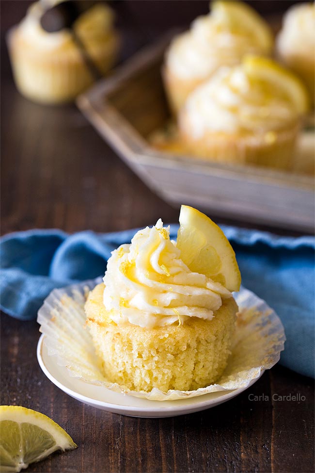 5 Lemon Cupcakes with a Tray