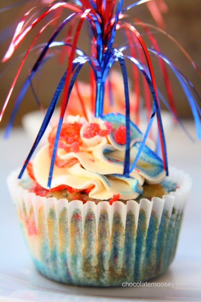 Red, White, and Blue Firecracker Cupcakes from www.chocolatemoosey.com