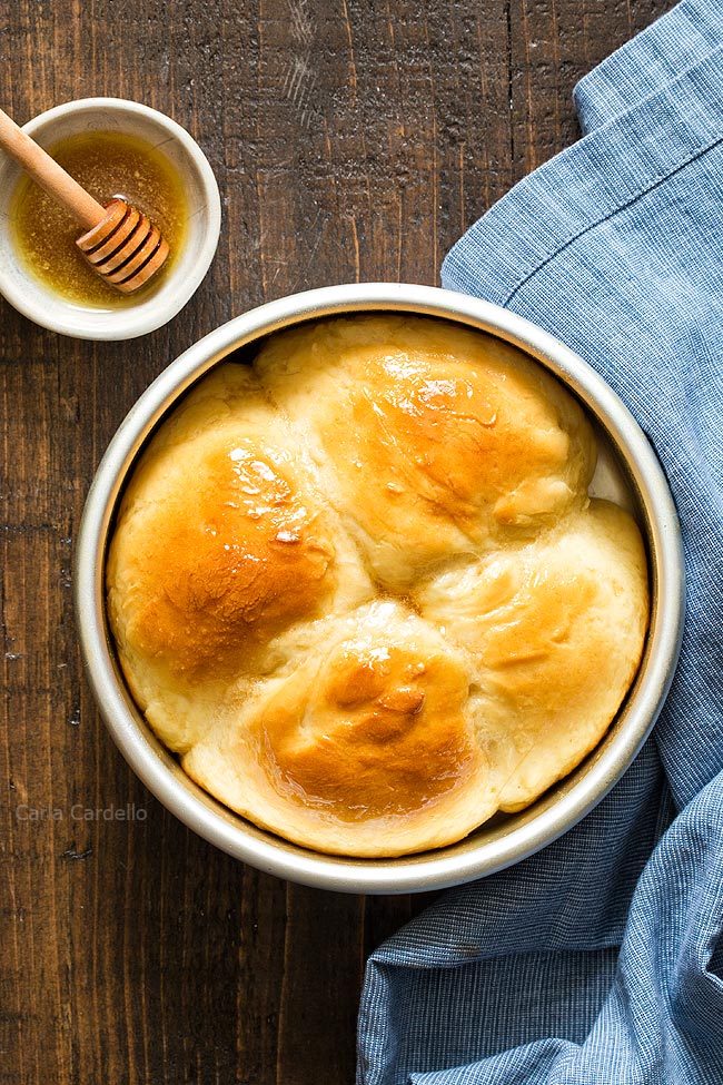 Round pan filled with small batch dinner rolls