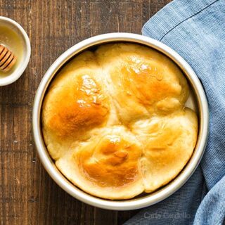 Round pan filled with small batch dinner rolls