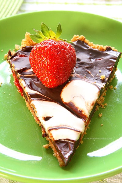 Strawberry Smores Tart | www.chocolatemoosey.com