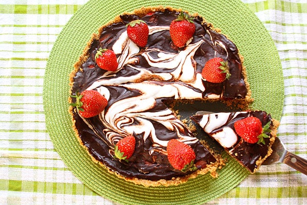 Strawberry Smores Tart | www.chocolatemoosey.com