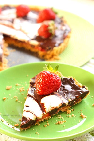 Strawberry Smores Tart | www.chocolatemoosey.com