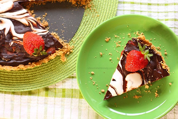 Strawberry Smores Tart | www.chocolatemoosey.com