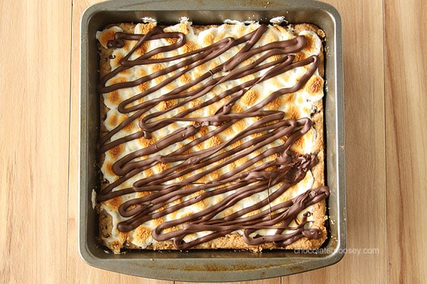 Smores Chocolate Chip Cookie Bars from www.chocolatemoosey.com @chocolatemoosey Smores Chocolate Chip Cookie Bars