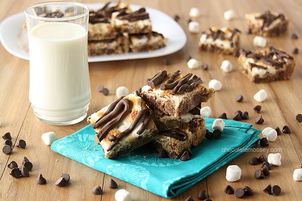 Smores Chocolate Chip Cookie Bars from www.chocolatemoosey.com @chocolatemoosey Smores Chocolate Chip Cookies Bars