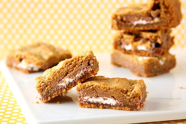 Stuffed Mallo Cup Bars | www.chocolatemoosey.com