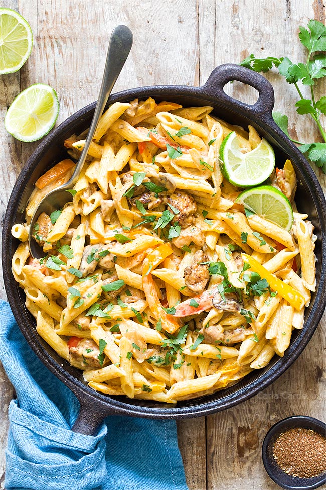 Close up of chicken fajita pasta