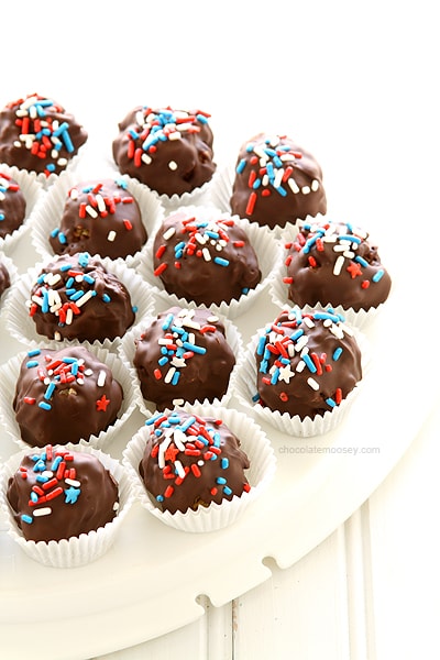 Peanut Butter Rice Crispy Treat Truffles | www.chocolatemoosey.com