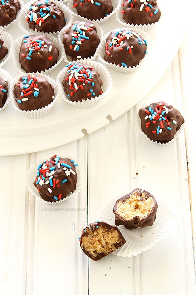 Peanut Butter Rice Crispy Treat Truffles | www.chocolatemoosey.com