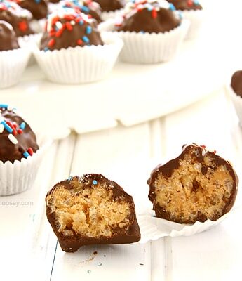 Peanut Butter Rice Crispy Treat Truffles | www.chocolatemoosey.com