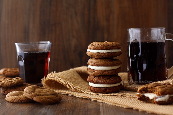 Root Beer Float Sandwich Cookies | www.chocolatemoosey.com