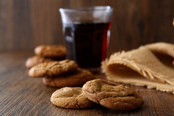 Root Beer Float Sandwich Cookies | www.chocolatemoosey.com