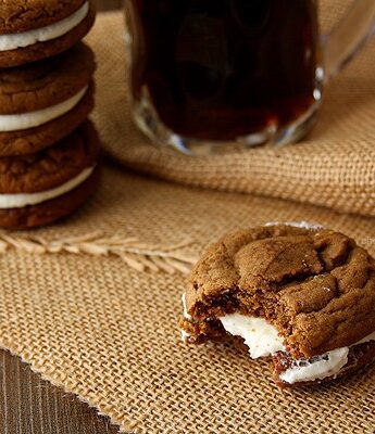 Root Beer Float Sandwich Cookies | www.chocolatemoosey.com