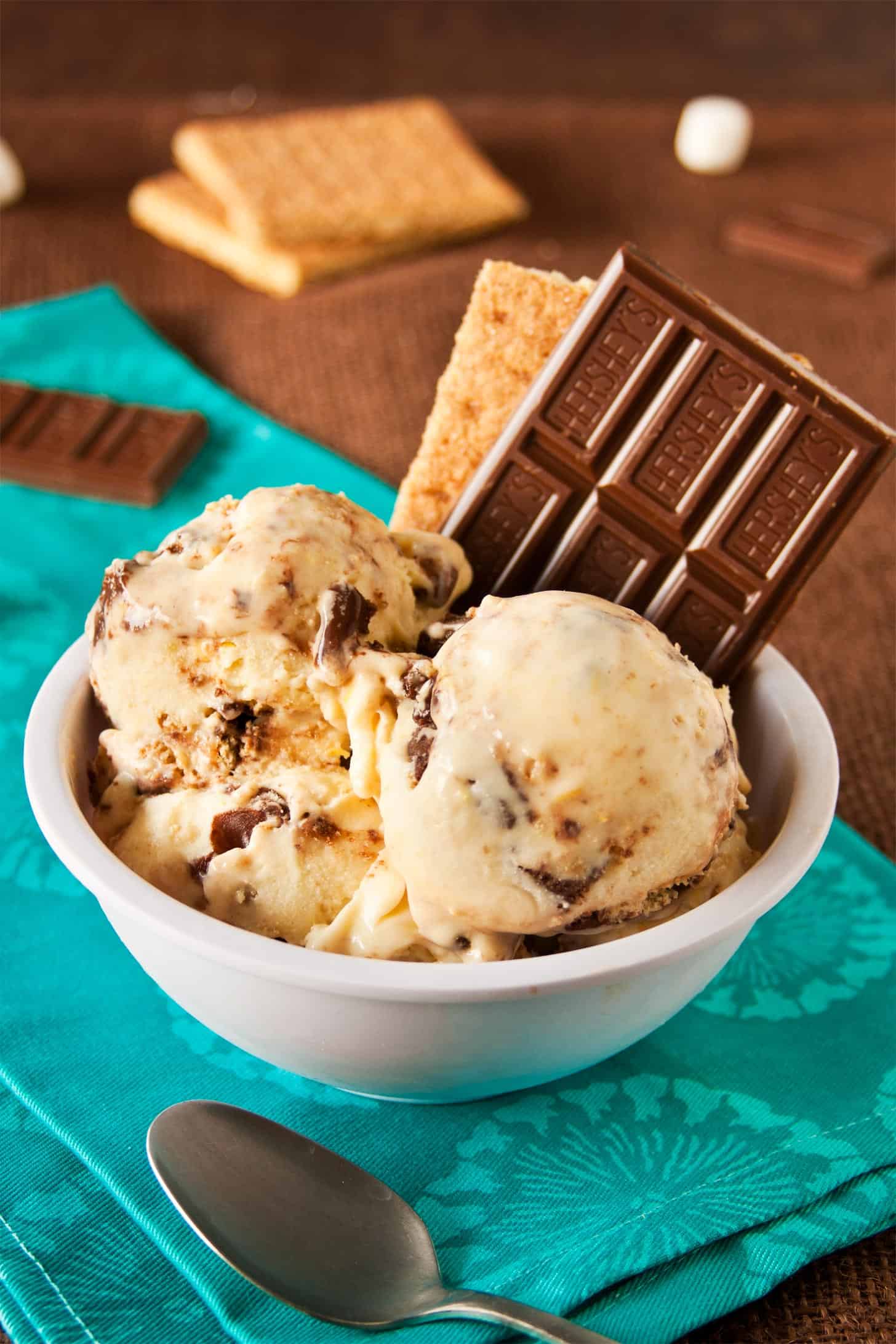 Toasted marshmallow ice cream with chocolate and graham crackers in a bowl