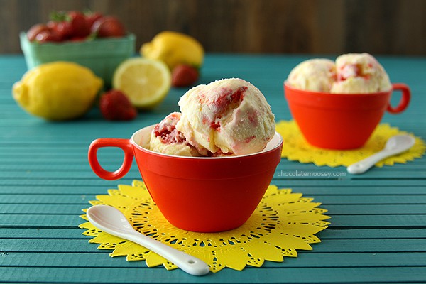 Strawberry Lemonade Ice Cream | www.chocolatemoosey.com