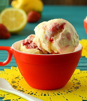 Strawberry Lemonade Ice Cream | www.chocolatemoosey.com