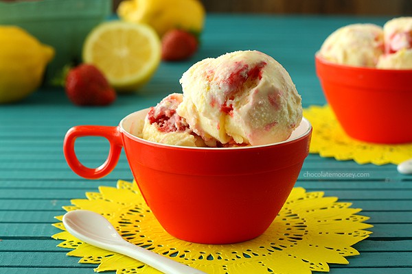 Strawberry Lemonade Ice Cream | www.chocolatemoosey.com