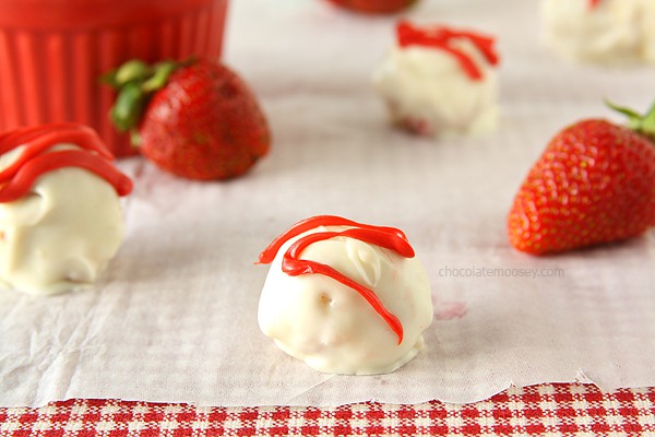 Strawberry Shortcake Truffles | www.chocolatemoosey.com