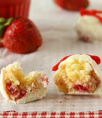 Strawberry Shortcake Truffles | www.chocolatemoosey.com