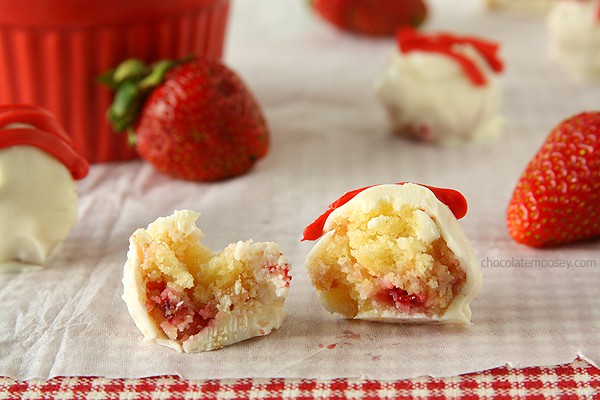 Strawberry Shortcake Truffles | www.chocolatemoosey.com