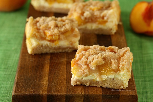 Peach Cheesecake Crumb Bars | www.chocolatemoosey.com