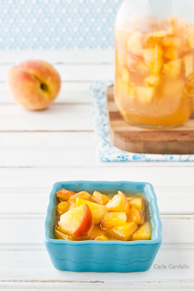 Peach pie filling in blue bowl