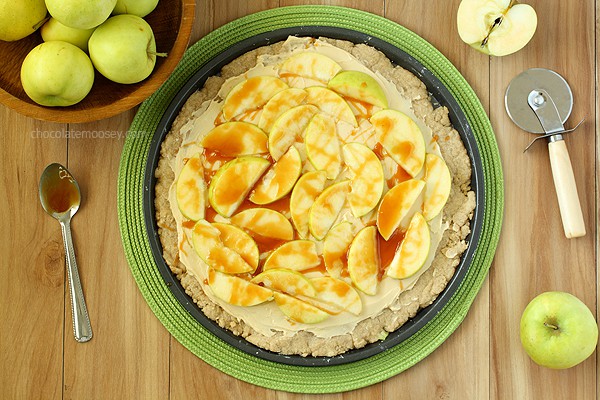 Caramel Apple Sugar Cookie Pizza | www.chocolatemoosey.com