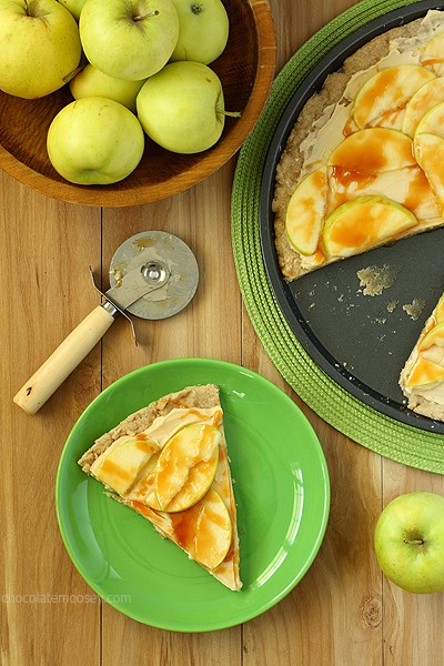 Caramel Apple Sugar Cookie Pizza | www.chocolatemoosey.com