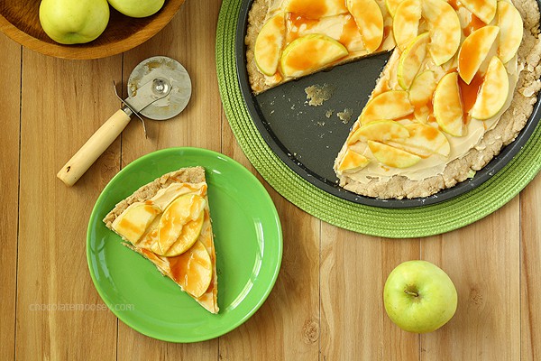 Caramel Apple Sugar Cookie Pizza | www.chocolatemoosey.com