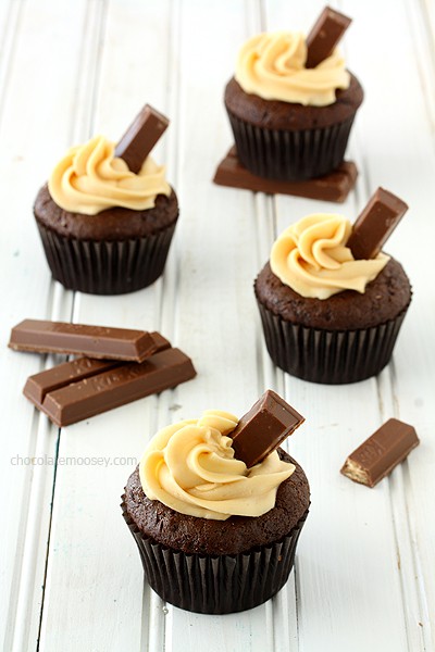 Kit Kat Cupcakes With Caramel Buttercream Frosting | www.chocolatemoosey.com