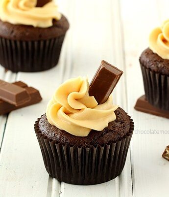Kit Kat Cupcakes With Caramel Buttercream Frosting | www.chocolatemoosey.com
