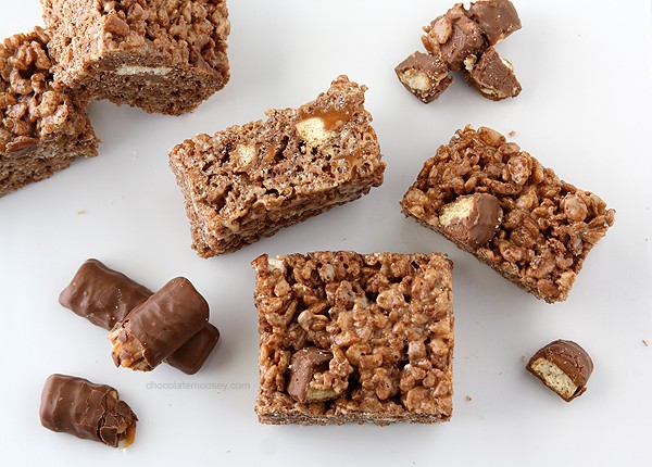 Chocolate Caramel Twix Rice Crispy Treats | www.chocolatemoosey.com