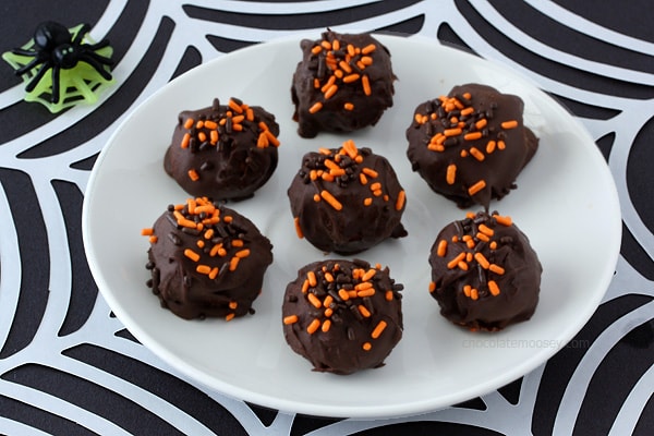 Halloween Cheesecake Truffles | www.chocolatemoosey.com