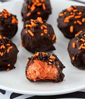 Halloween Cheesecake Truffles | www.chocolatemoosey.com