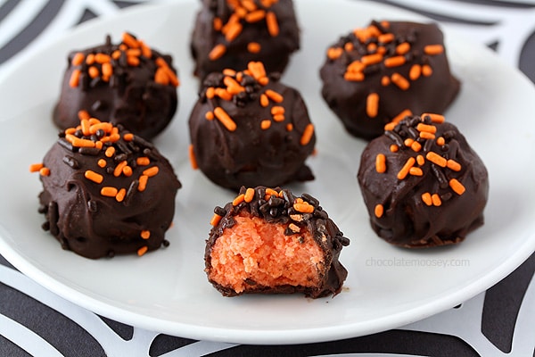 Halloween Cheesecake Truffles | www.chocolatemoosey.com