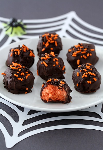 Halloween Cheesecake Truffles | www.chocolatemoosey.com