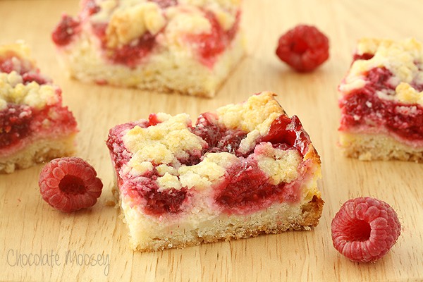 Raspberry Cheesecake Crumb Bars #RaspberryDesserts