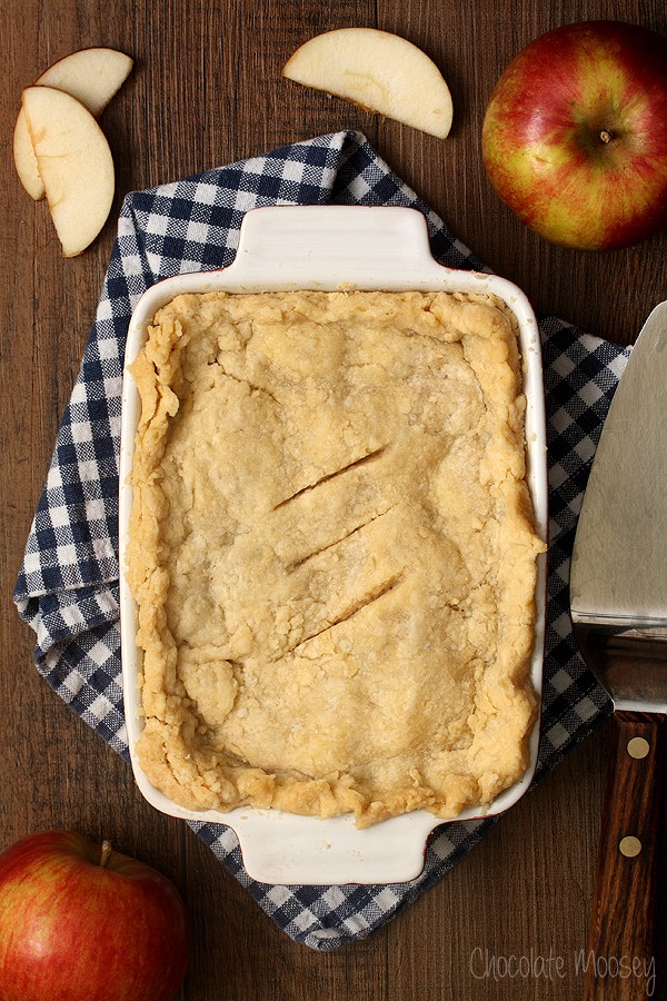 https://www.chocolatemoosey.com/wp-content/uploads/2014/08/Apple-Half-Slab-Pie-6067.jpg