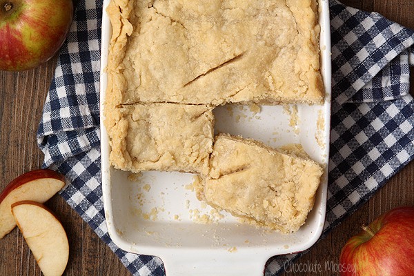 https://www.chocolatemoosey.com/wp-content/uploads/2014/08/Apple-Half-Slab-Pie-6091.jpg