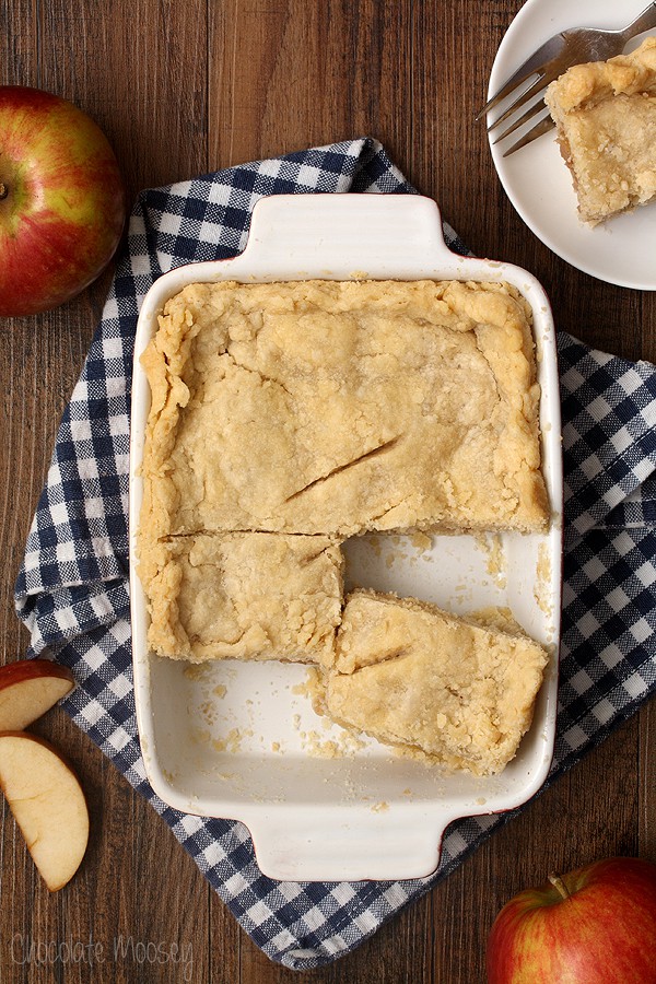 https://www.chocolatemoosey.com/wp-content/uploads/2014/08/Apple-Half-Slab-Pie-6097.jpg