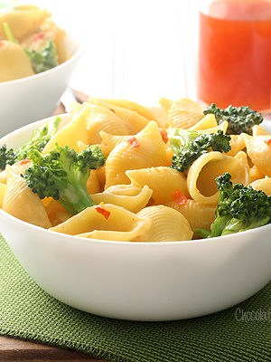 Sweet Chili Mac and Cheese Shells for a meatless Monday meal