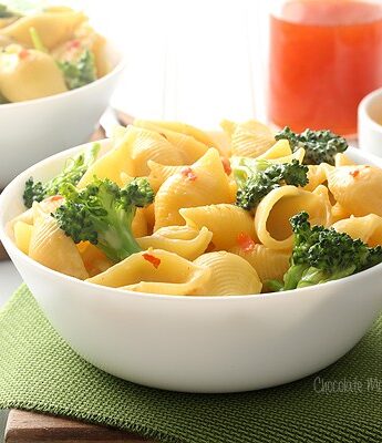 Sweet Chili Mac and Cheese Shells for a meatless Monday meal