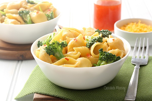 Sweet Chili Mac and Cheese Shells for a meatless Monday meal