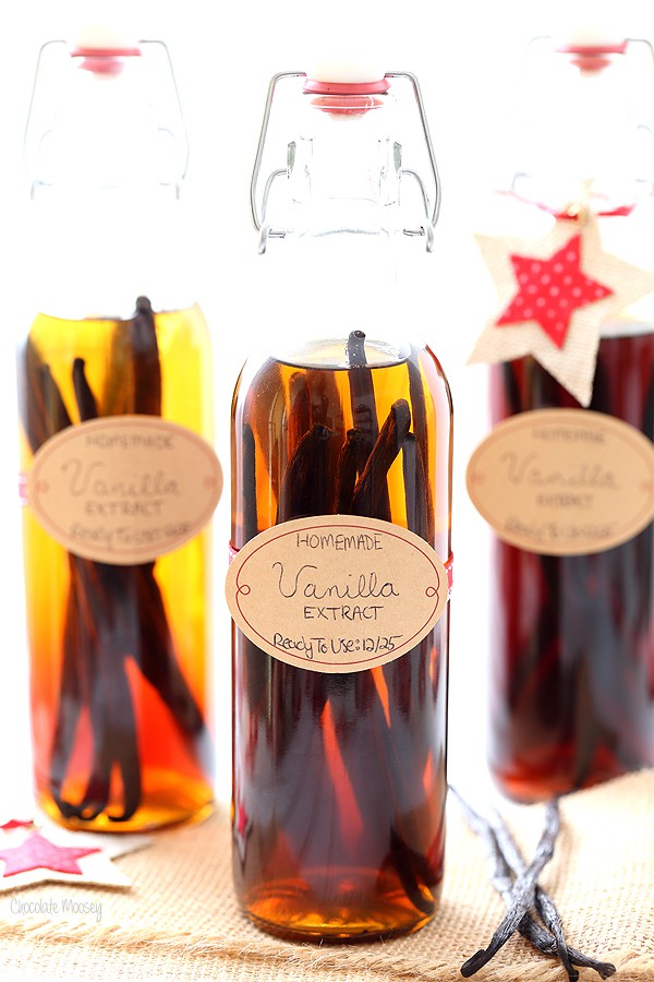 Learn how to make your own vanilla extract! Homemade extract makes the perfect Christmas gift for your favorite bakers.